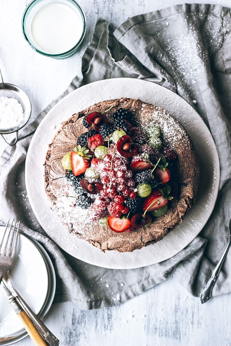 #pinmakeeat 8 | Squirrelly Minds - Chocolate Meringue Cake with Fresh Berries from Artful Desperado